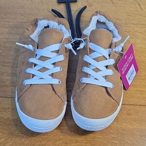 So Brown Chestnuy Sneakers With Memory Foam Size 8